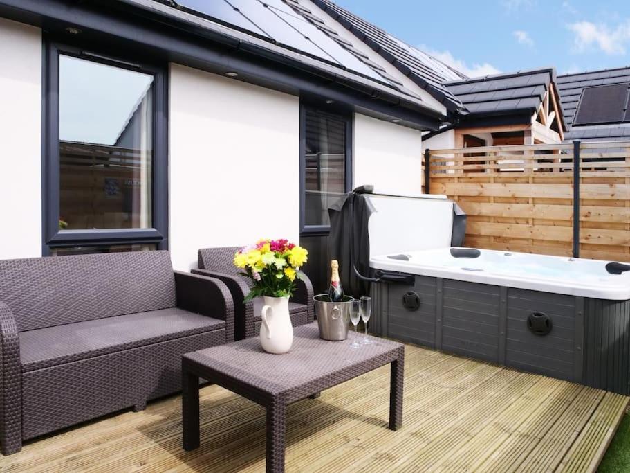 Hoxne Cottages - Daisy Cottage With Private Hot Tub York Eksteriør bilde