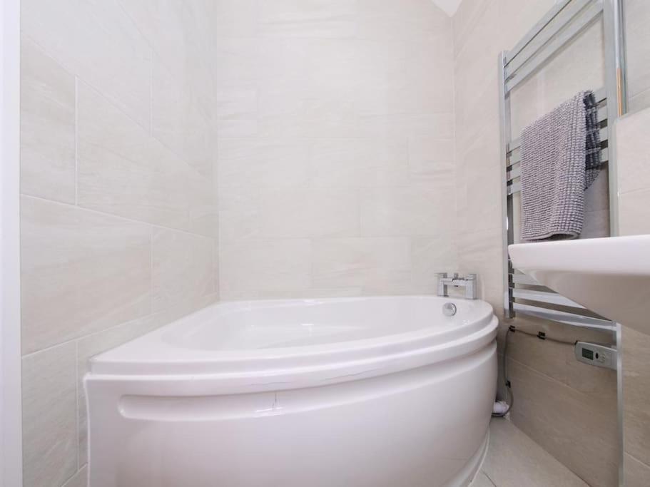 Hoxne Cottages - Daisy Cottage With Private Hot Tub York Eksteriør bilde